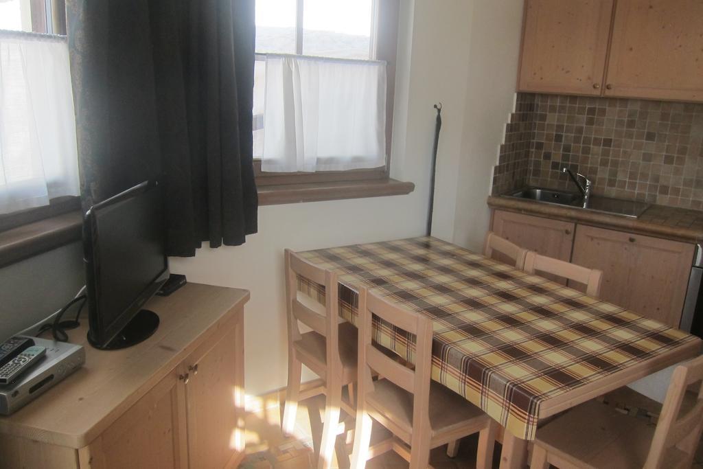 Chalet Rin Da Pemont Livigno Szoba fotó